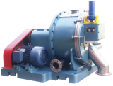 Horizontal scraper discharge centrifuge